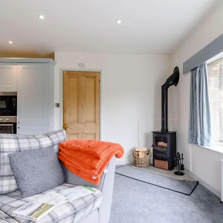 1 Bed In Harrogate Oc-76511 * Summer Bridge